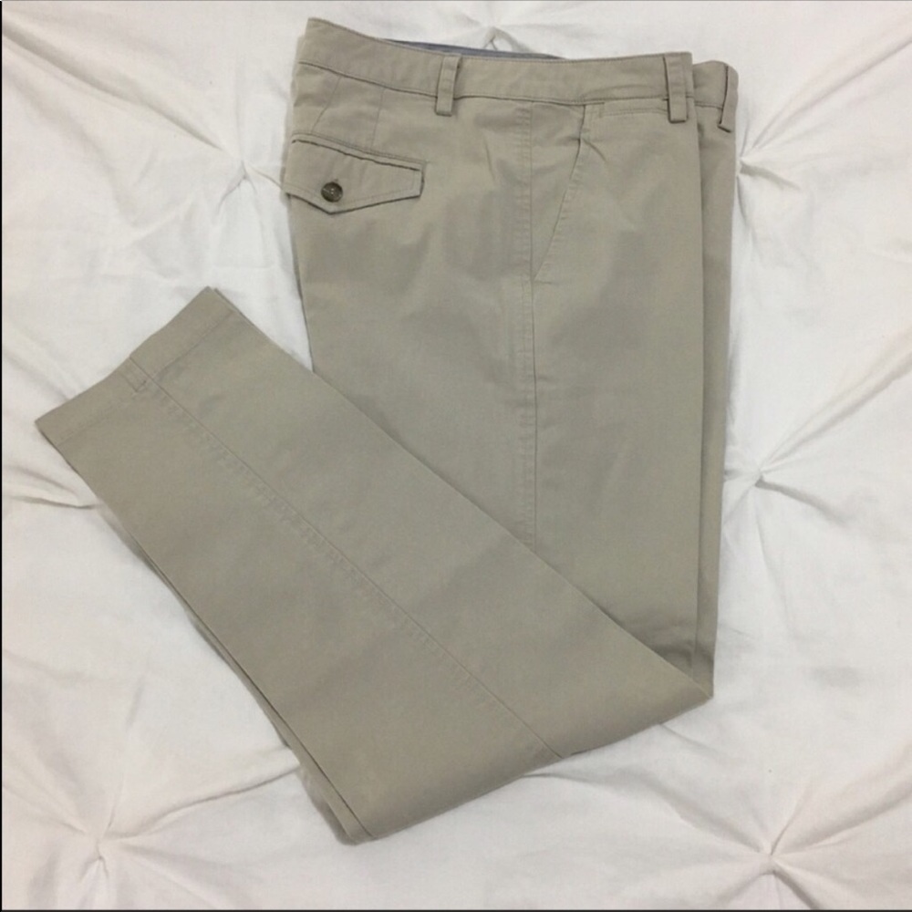 Vince Khakis